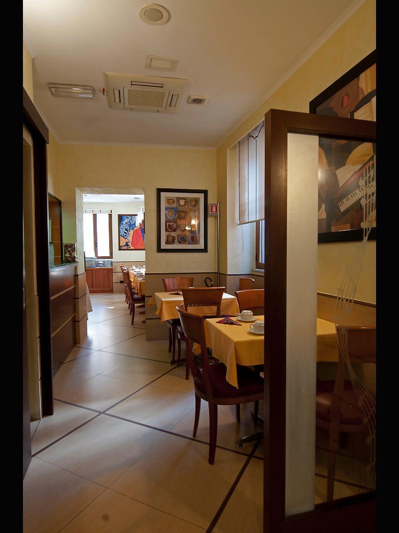 Hotel Lirico Ρώμη Εξωτερικό φωτογραφία